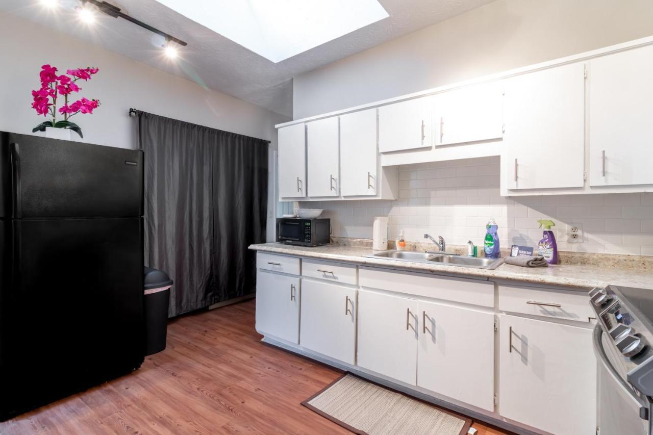 Sunny Sweetheart-Front Apartment Near Riverwalk Columbus Bagian luar foto