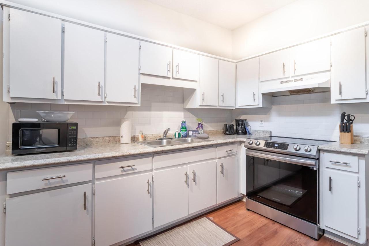 Sunny Sweetheart-Front Apartment Near Riverwalk Columbus Bagian luar foto
